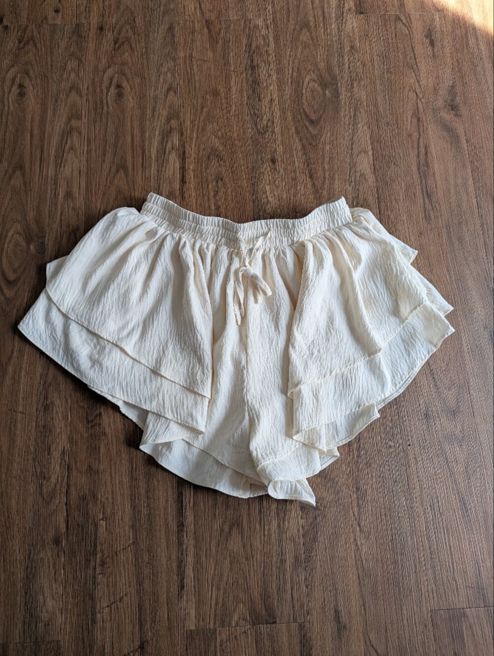 West Fade Cheeky Cream Ruffle Shorts with Elastic Drawstring Waist Sz M